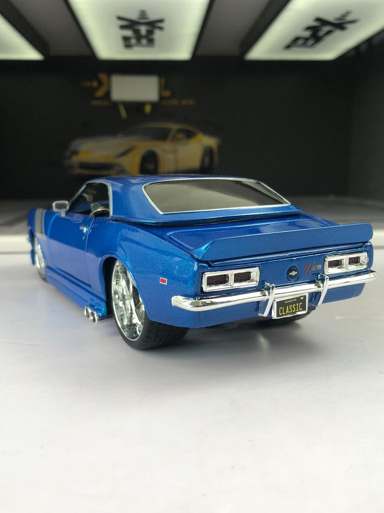 Maisto 1:24 1968 Chevrolet Camaro Z/28 car model, zinc alloy metal decoration, collectible gift car