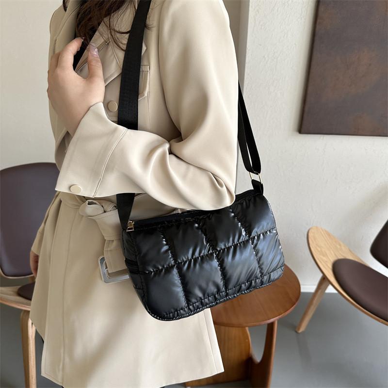 Fashionable Quilted Stitch Large Capacity Cotton Shoulder Bag For Women