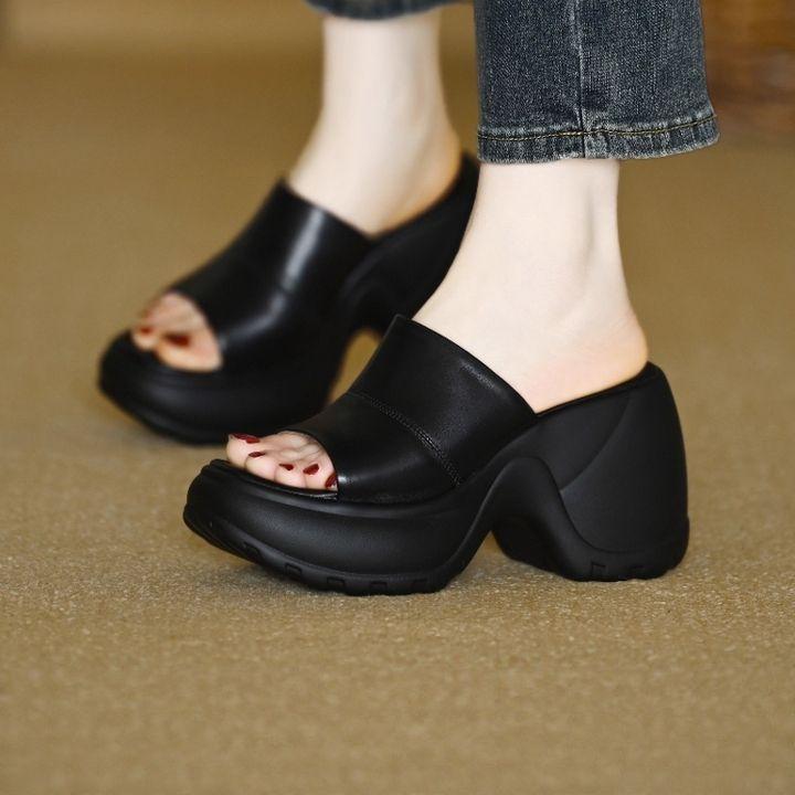 Summer Small Slope Heel Slippers Women Commute Thick Bottom Absolute Child One-word Drag Outside Wear Waterproof Desk High Heel Sandals