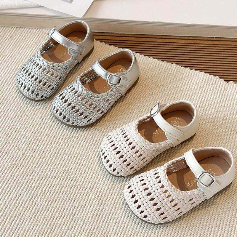 Summer Girl Princess Sandals New Korean Version Child Soft Loafers Fashionable Girls' Hollow Flat Retro Bean Leather Shoes