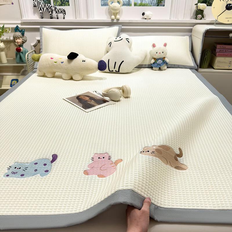 Pudding Cat Embroidered Cooling Mat 3-Piece Set