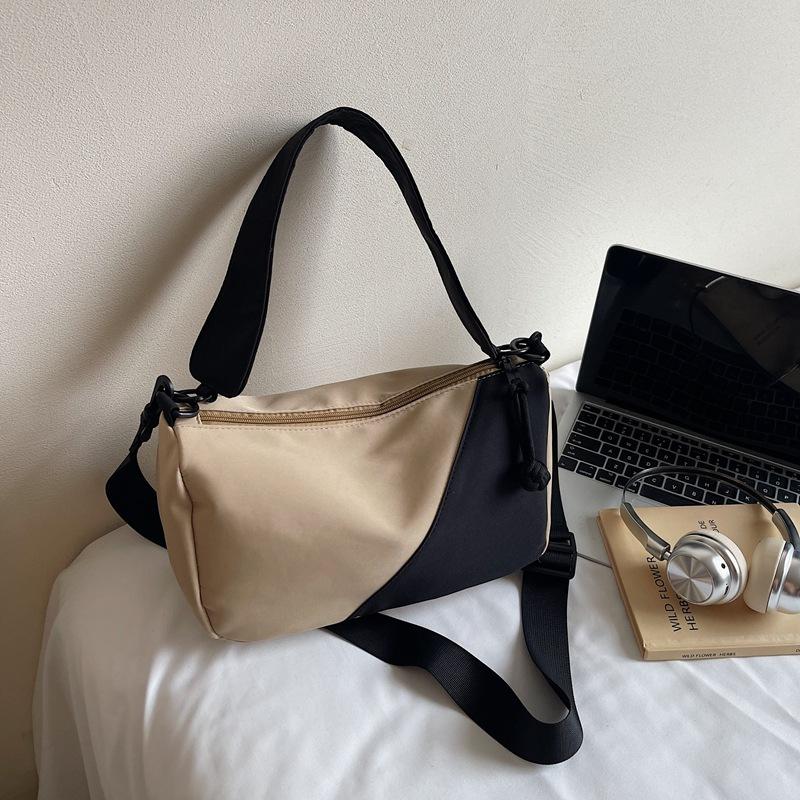 

Contrasting color large-capacity fashion casual bag 2025 autumn new fashion Korean shoulder messenger bag pillow bag Korean version хаки