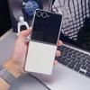 Δερμάτινη Θήκη Samsung Galaxy Z Flip 8: Αναδιπλούμενη Οθόνη με Επιμεταλλωμένες Άκρες