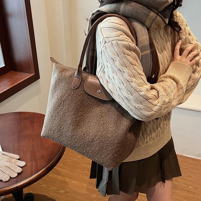 2025 New Felt Tote Bag Leather Personalized Gift Packaging Bag Simple Atmosphere Felt Shoulder Bag
