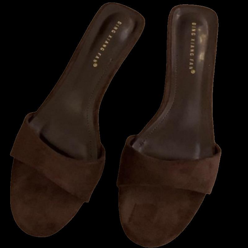 Walking dopamine! White lemon yellow open-toed slope heel 2025 summer new one-word drag low-heeled commuter sandals