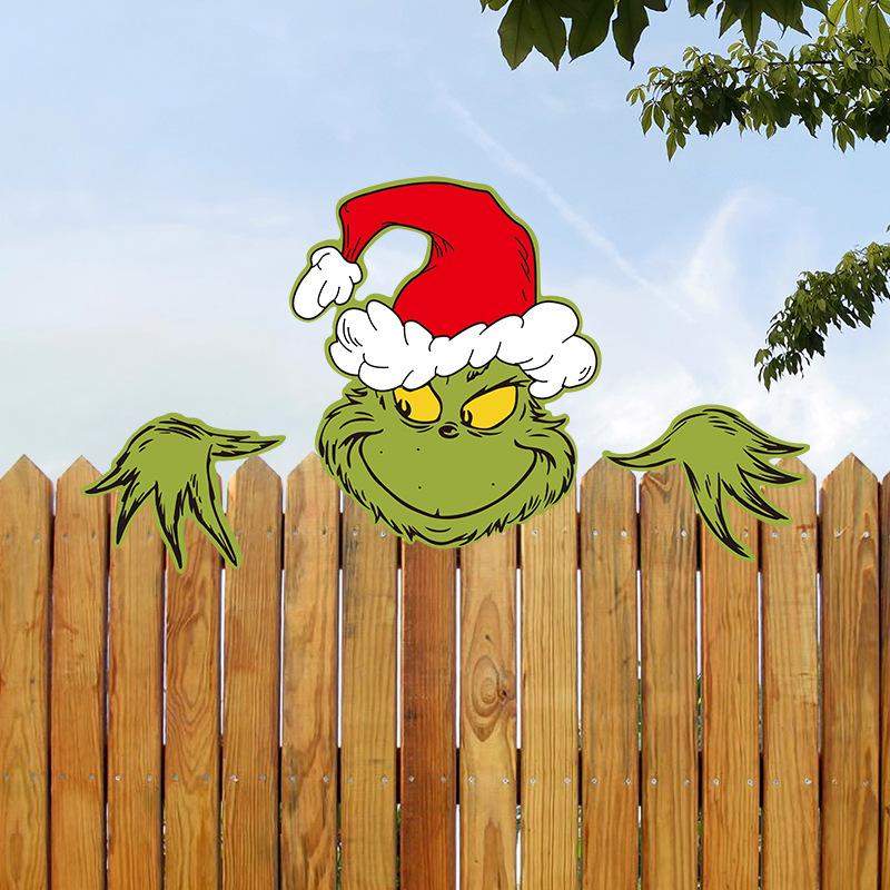 Grenzüberschreitende Weihnachtsdekoration mit Rentieren und Weihnachtsmann, Elch lugt aus dem Zaun