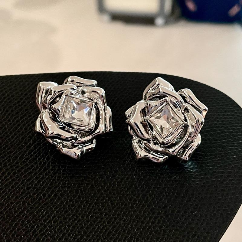 Róża Skalna Srebrne Trójwymiarowe Retro Metalowe Kolczyki Ciężki Przemysł Złocone Diamentami Średnia Klasyczna Elegancja Kolczyki Sztyfty Różane