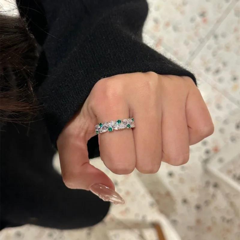 Retro Light Luxury   Inlaid Green Ring Diamonds Oval Slanted Pointed Crystals Ring Shining Trend Simple Party Jewelry