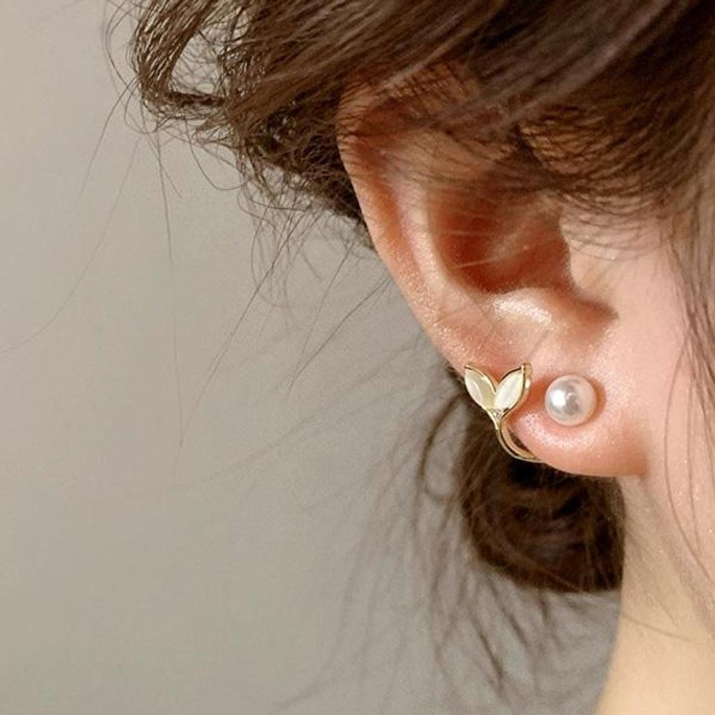 Women's Daily Mermaid Tail Point Pearl Earrings