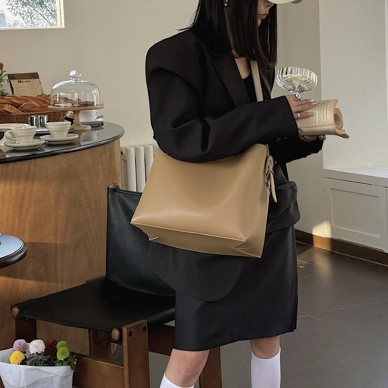 

Luxury Genuine Leather Women Bags Spring Cow Suede Shoulder Bags Women Retro Gold Buckle Large Capacity Totes Lady Handbags 33x14x27CM