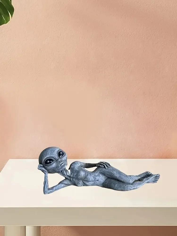 1pc Alien Resin Statues Figurine Halloween Creative Statues Desktop Home Decor Garden Decoration Christmas Ornaments