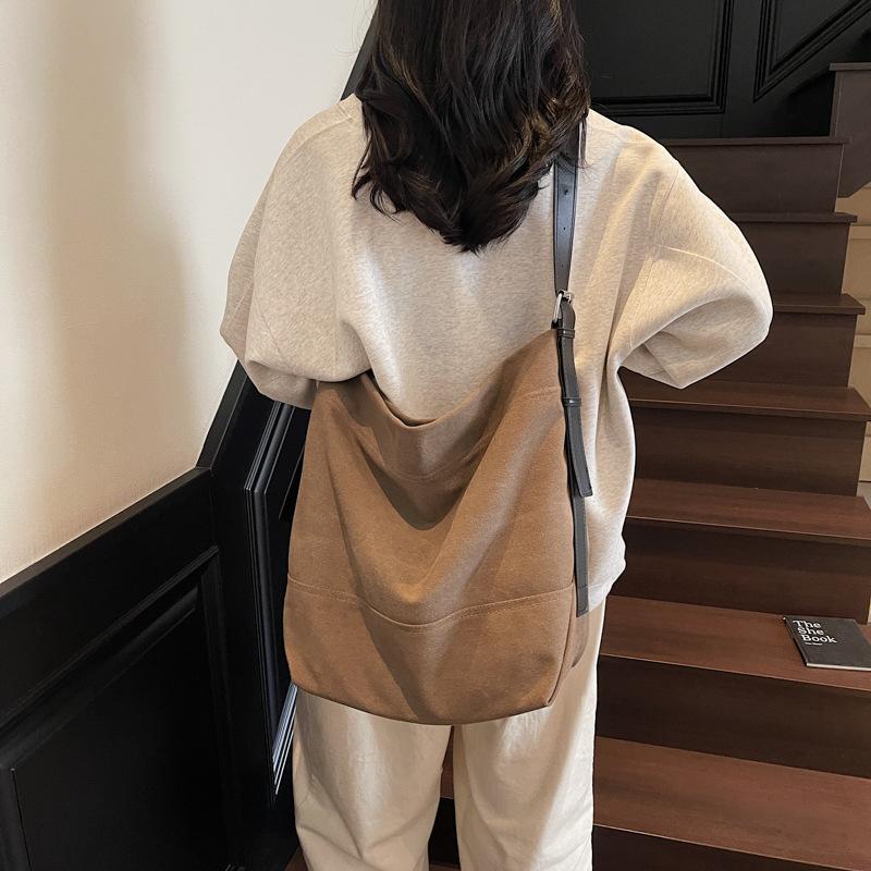 Fashion Large-capacity Bucket Bag Women's New Canvas Learning Class Commuting Shoulder Messenger Bag