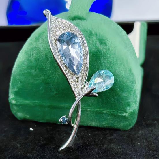 Women Brooch Blue Leaf Zinc Alloy Pin with Rhinestone Inlays Dazzling Sweater Coat Dress Badge Versatile Jewelry Accessory