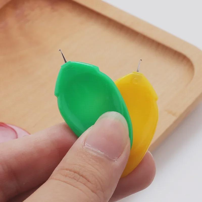 Compact Sewing Kit: Portable Needle and Thread Set for Dormitory and Handmade Projects