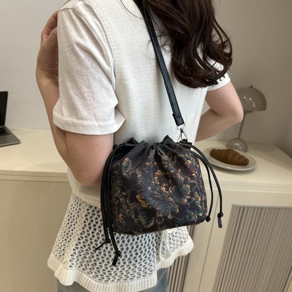 Sanitary Napkin Bag Flower Handbags Cloth Hanfu Drawstrings Bag Ethnic Style Crossbody Bag  Outdoor