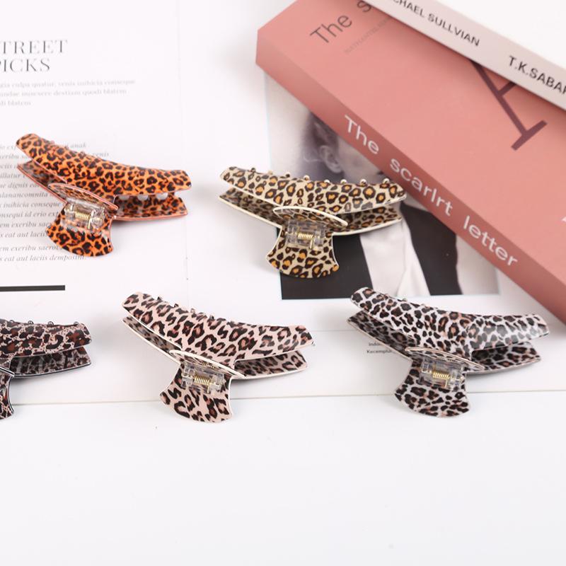 Retro bambusová šperková spona do vlasů s leopardím potiskem