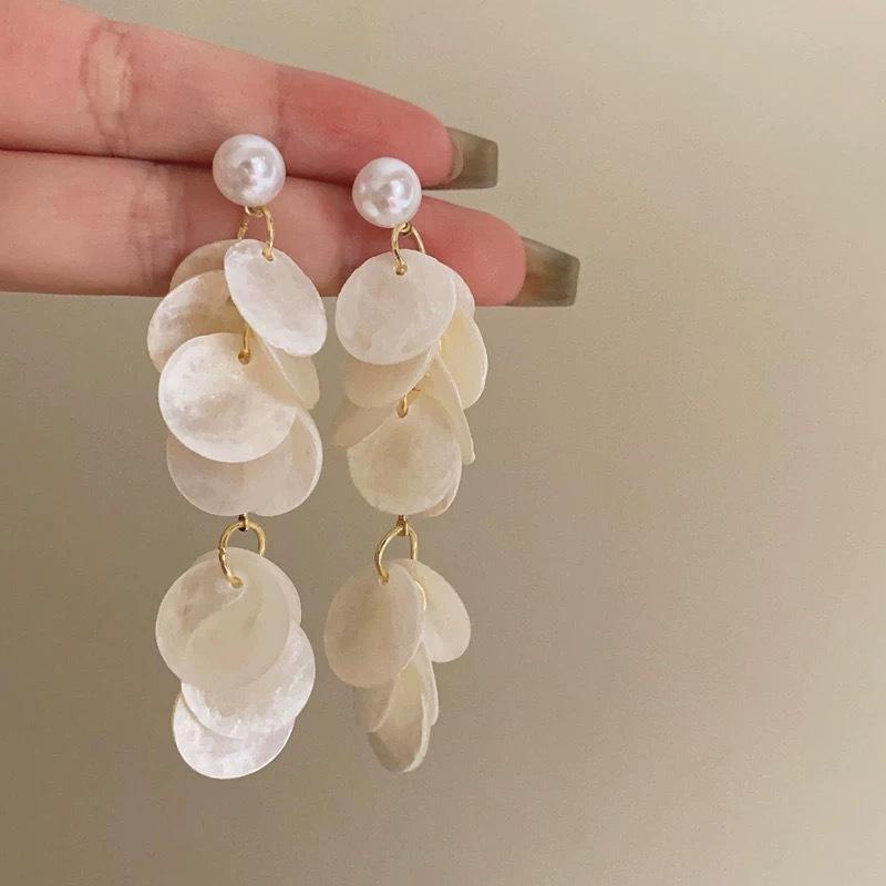 

111 Silver Needle French Retro Pearl Earrings Women s, Temperament Long Fringed Shells Show Face Skinny Earrings Earrings