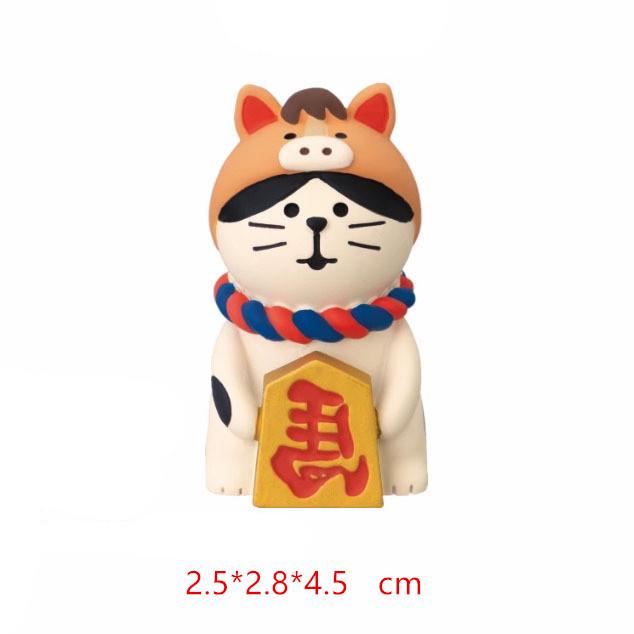 Japanese New Year Horse Zodiac Miniature: Cat Zakka Resin Craft Desktop Ornament