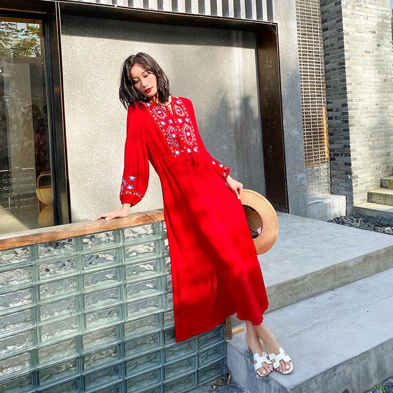 Ethnic Lijiang Dali Embroidered Long Vacation Dress for Women - Slimming Thailand Beach Style (F647)