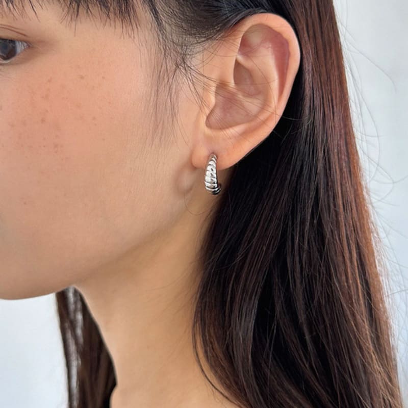 Geegee Swing Hoop Earring - 2color