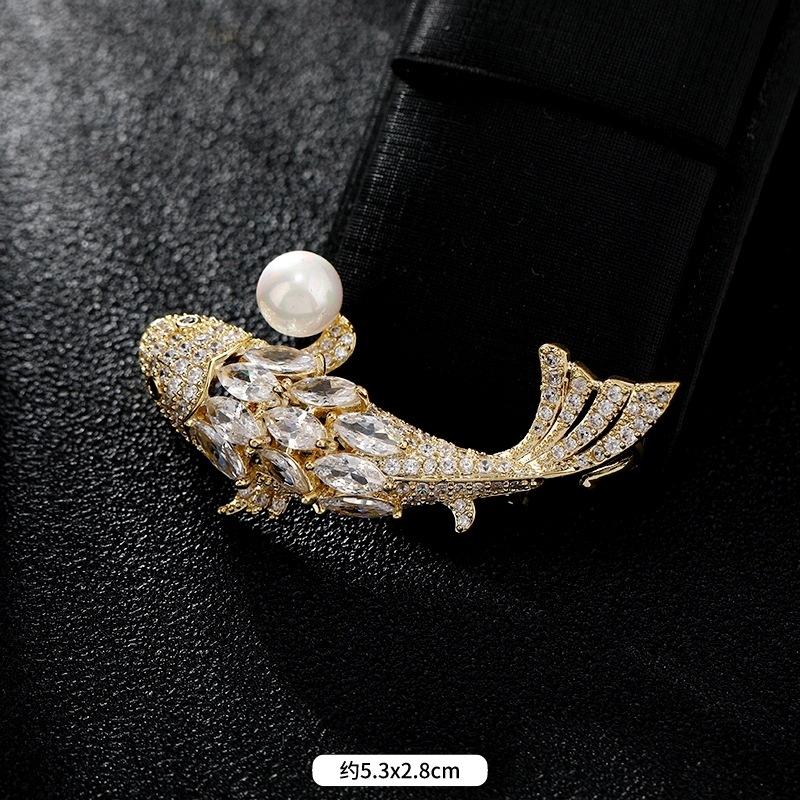 

Трендовый темпераментный высококлассный кристальный брошь цветок жемчуг роскошная атмосфера корсаж булавка для пальто аксессуары для костюма женщины