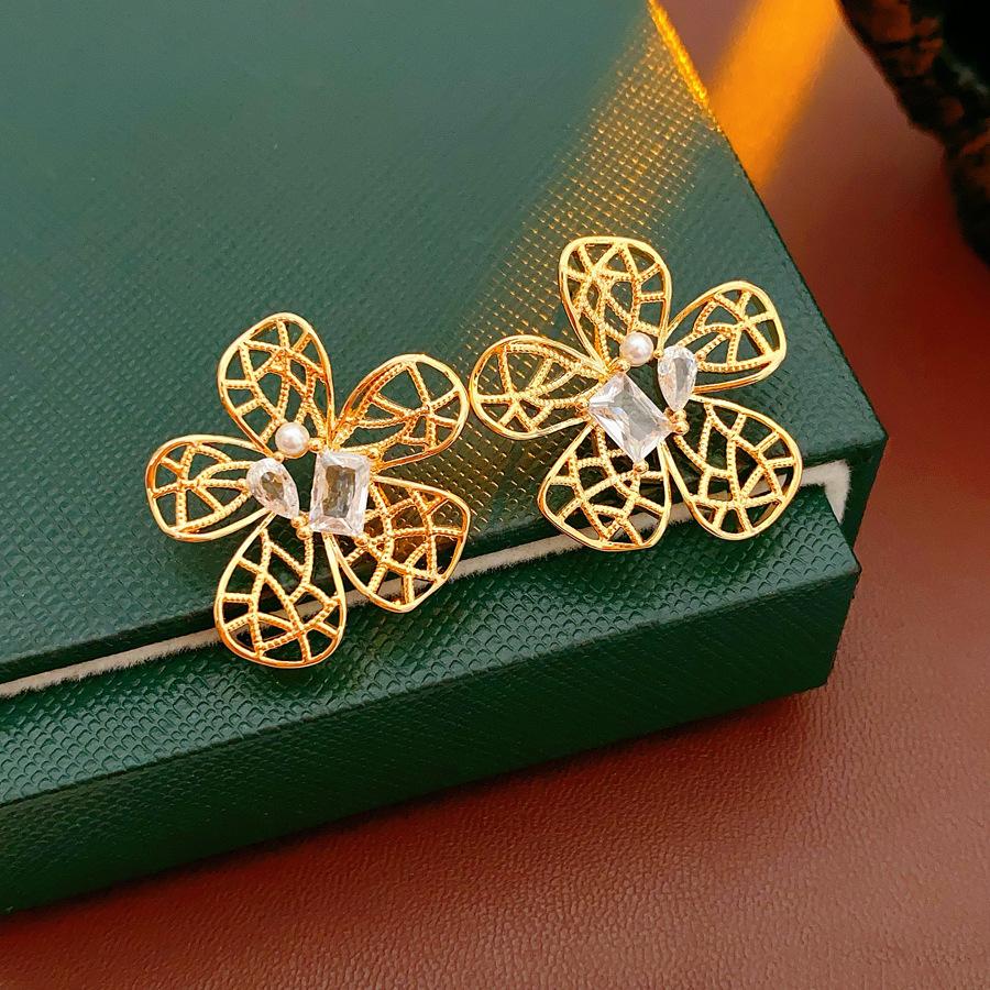 Zircon Hollow Grid Flower Earrings for Women 2025 Fashion Versatile Simple Temperament Stud Earring High-end Accessories