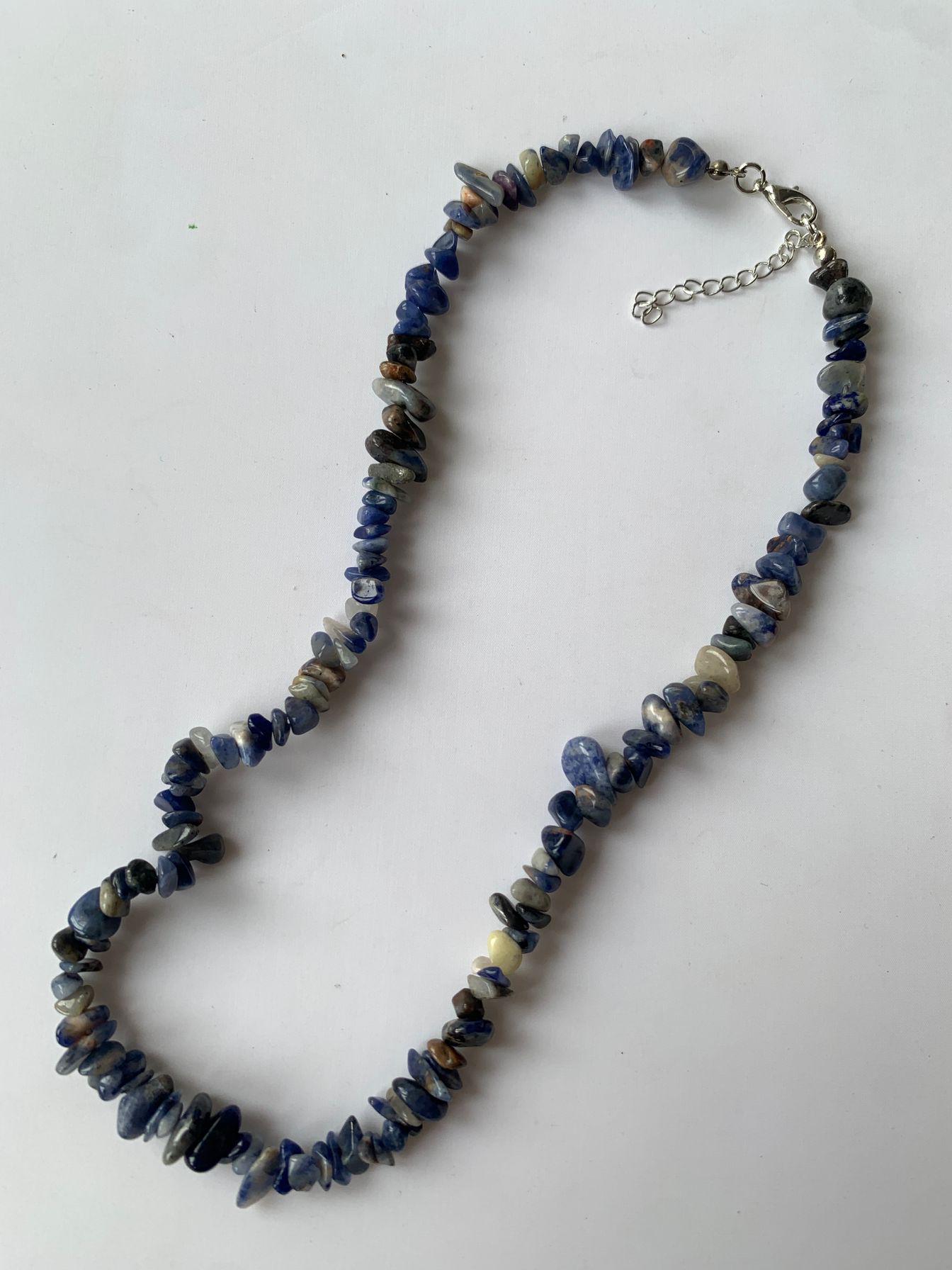 

Семицветный чокер из натурального дробленого камня и кристаллов - Ожерелье в пляжном стиле для весны/лета