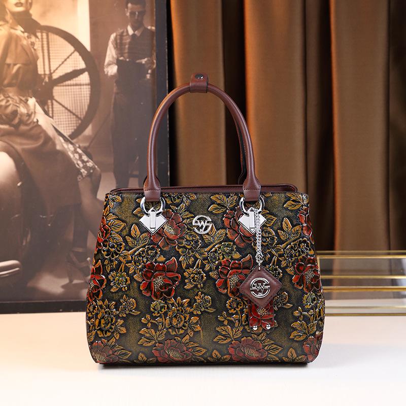 2025 Spring/Summer Large Genuine Leather Single Shoulder Bag for Middle-Aged Women – Light Luxury Brand