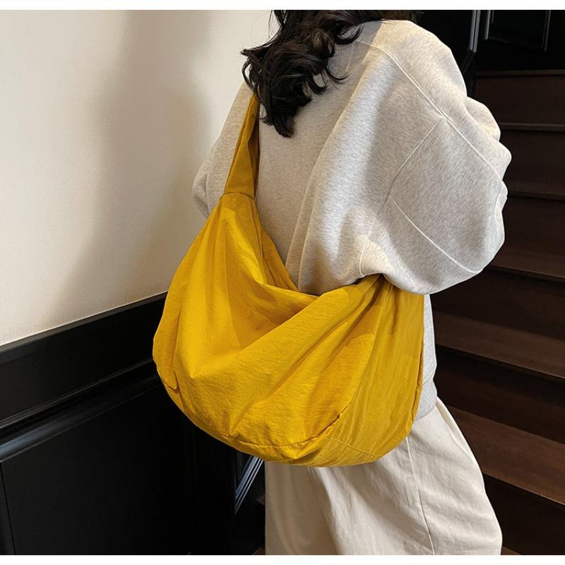 Nylon cloth bag messenger bag new versatile dumpling bag simple versatile large capacity class shoulder bag