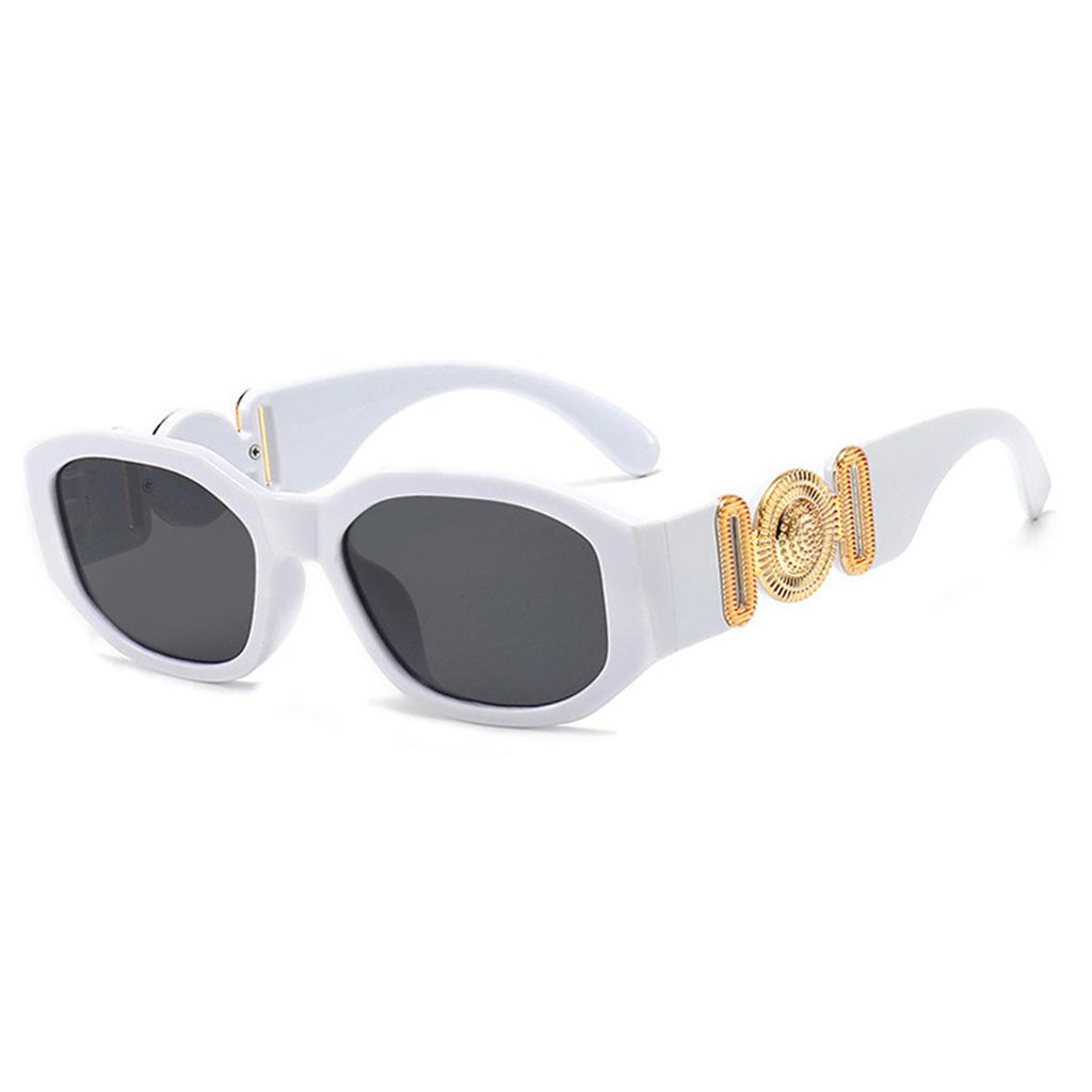 Nowe małe okulary przeciwsłoneczne w pudełku, trendy europejskie i amerykańskie, okulary przeciwsłoneczne z wielokątnymi okularami i spersonalizowanym wzorem.
