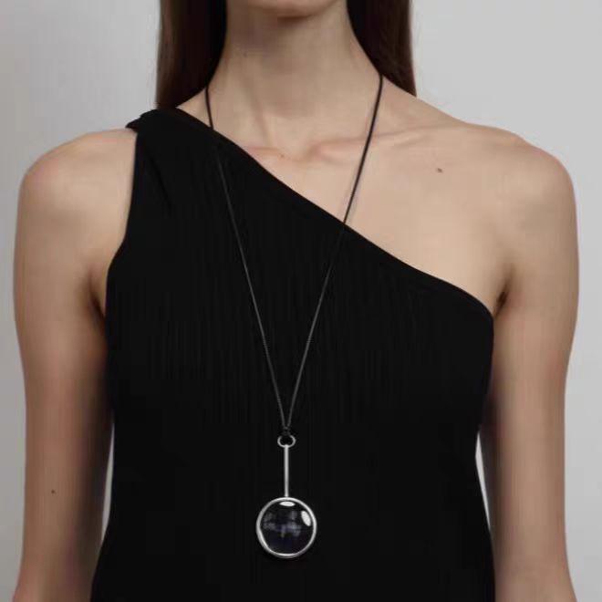 Doudou Blogger Style Přívěsek Lupa Dlouhý Náhrdelník - Unikátní Old Money Design s Koženou Šňůrkou Svetrový Řetízek pro Ženy