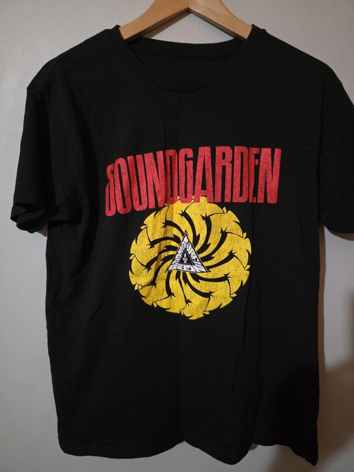 Vintage Soundgarden Badmotorfinger Spiral Logo Graphic Multicolor Unisex T Shirt XL