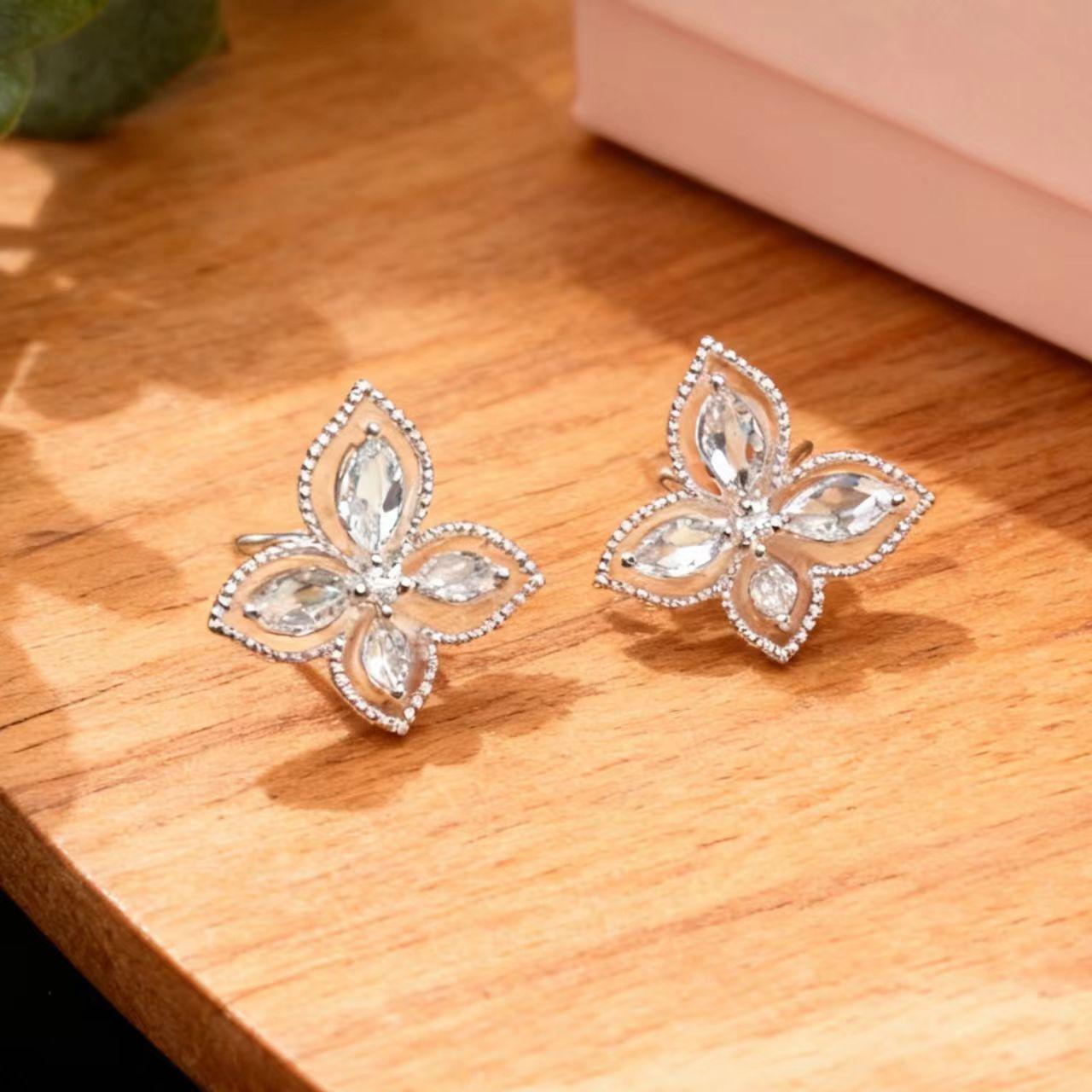 

925 Silver Butterfly Stud Earrings: Elegant, High-End Design for Fashionable Women срібний