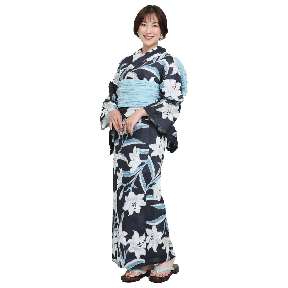 

Киото Кимоно Юдзен Женский комплект юката из двух частей с цветочным принтом и оби (Хэко Оби) (Темно-синий с лилиями)