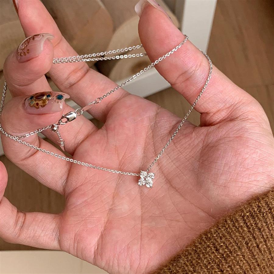 

Cold Brew Ice Flower Zircon Clover Necklace S Sterling Silver Temperament Versatile Clavicle Chain