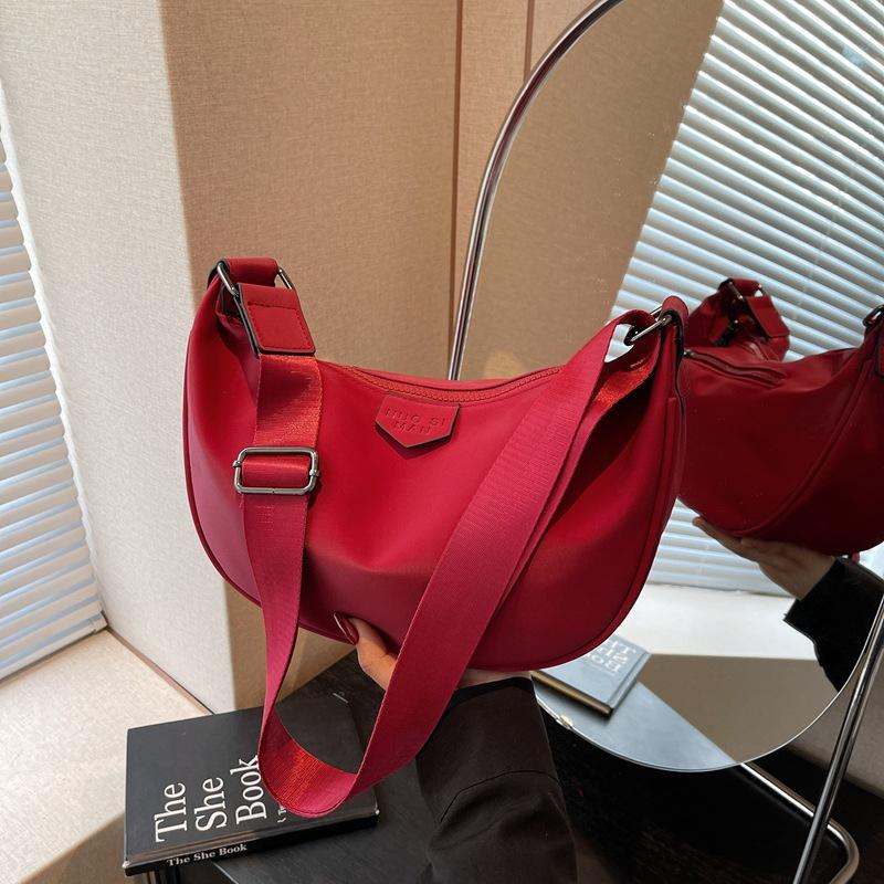 

Summer large-capacity premium commuter messenger bag bag women s wide shoulder strap beige canvas dumpling bag красный