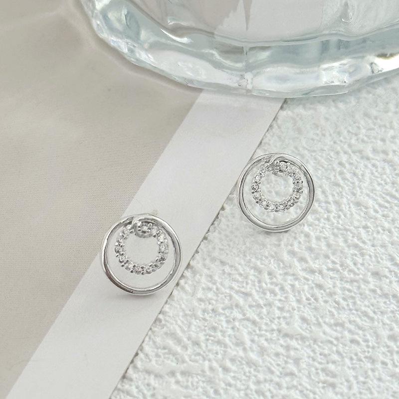 

Korean Style Exquisite Diamond Stud Earrings for Women - S925 Silver, Simple Luxury, High-End Design