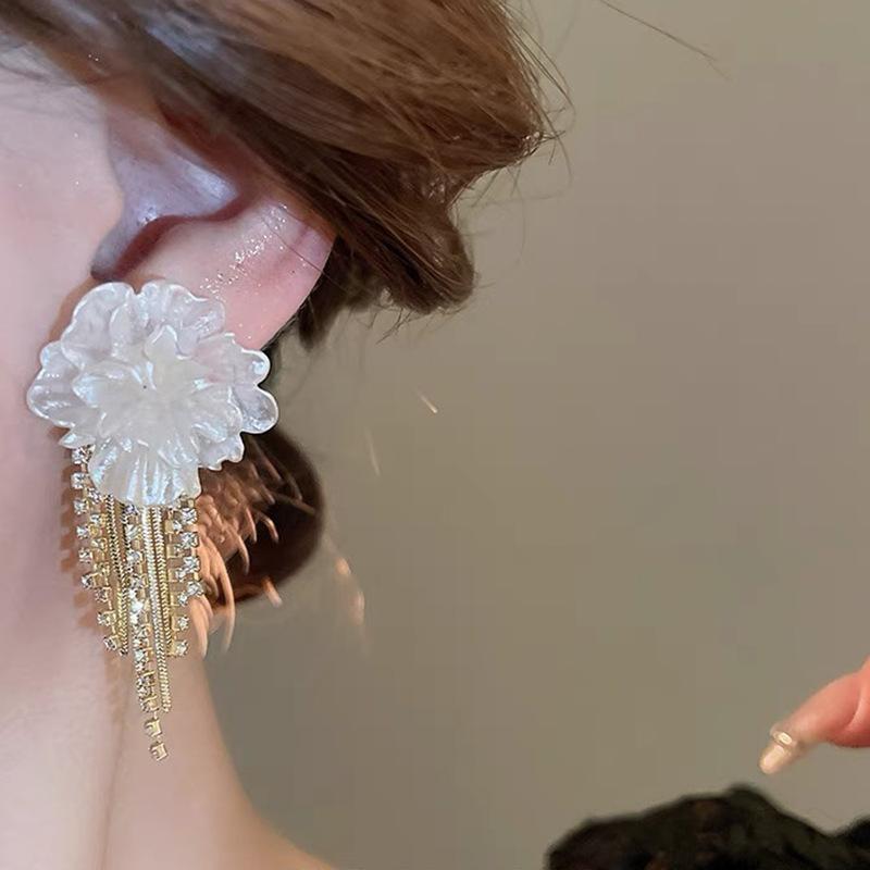 111 silver needle French high-end flower fringed stud earrings, new earrings, light luxury design ear jewelry