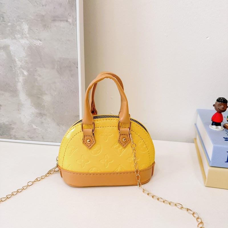 

Детская сумка 2025 новая модная тисненая мини-сумка-ракушка сумка-мессенджер на цепочке для маленькой девочки One size