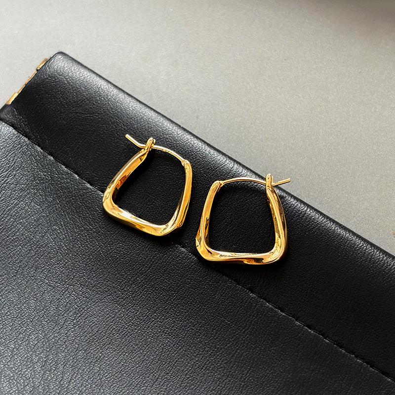 Real Gold Electroplated Geometric Square Earrings, Women's Exaggerated Metal Ear Buckles, the Same Earrings.