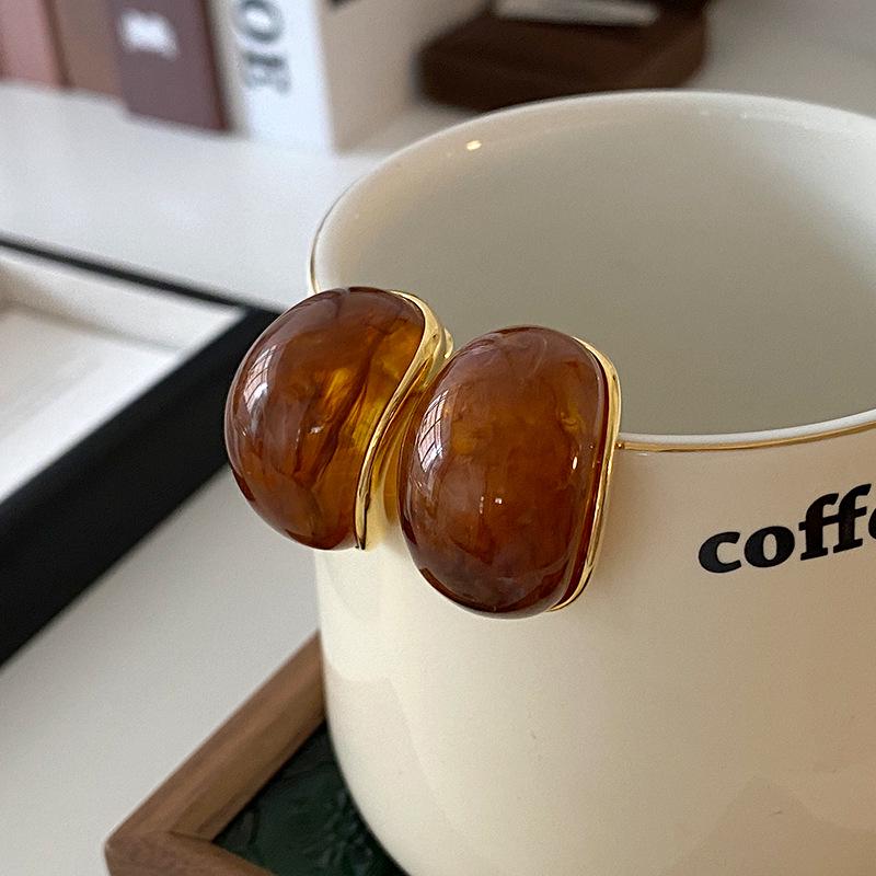 Maillard Water Drop Earrings: 2024 Autumn/Winter Retro High-End Fashion