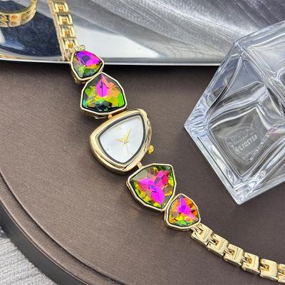 Nepravidelný veľký diamantový remienok Módne dámske hodinky Svetlý luxusný Niche farebný Hodinky s diamantovým výkladom Špeciálne tvarované Quartzové hodinky