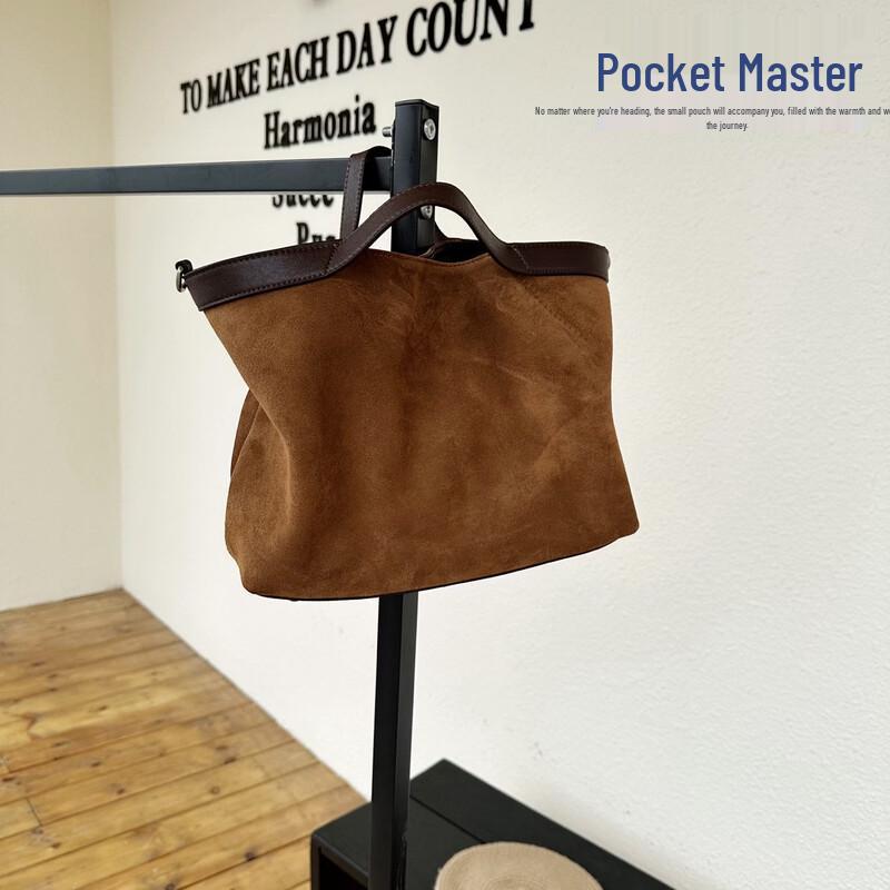 

Женская матовая сумка-тоут из натуральной кожи