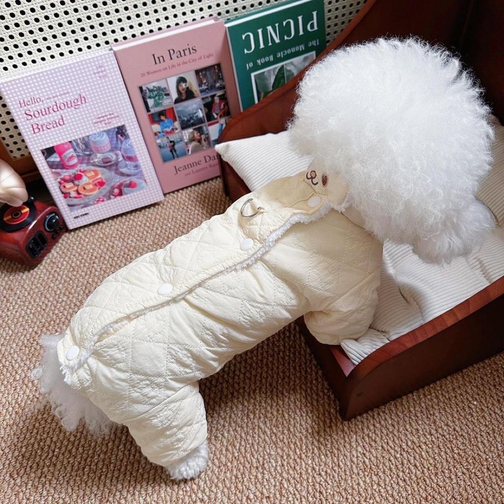 Gemütlicher Herbst-/Winter-Hundemantel: Baumwoll-Bichon-Bekleidung mit Zugring.