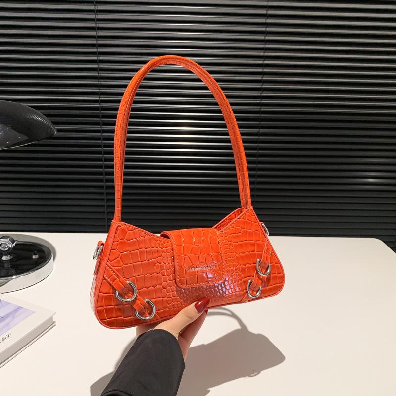 

Сумка Niche design sense underarm женская летняя 2024 года, новая простая ретро-сумка-багет, модная сумка-мессенджер через плечо