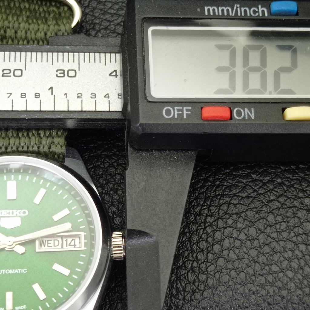 VINTAGE REFURBISHED SEIKO 5 AUTOMATIC JAPAN MENS GREEN DIAL WATCH a440611-9 Sk-a440611-1