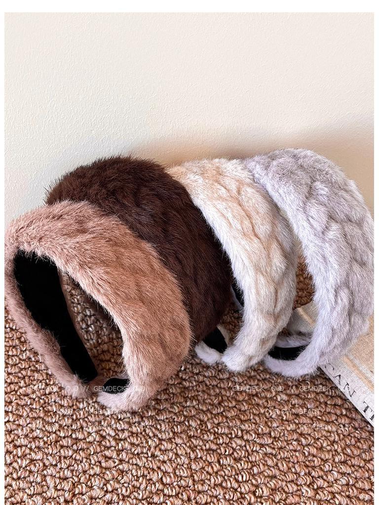 2026 Autumn/Winter Plush Wide-Brimmed High Skull Headband: Luxury Women's Hair Accessory