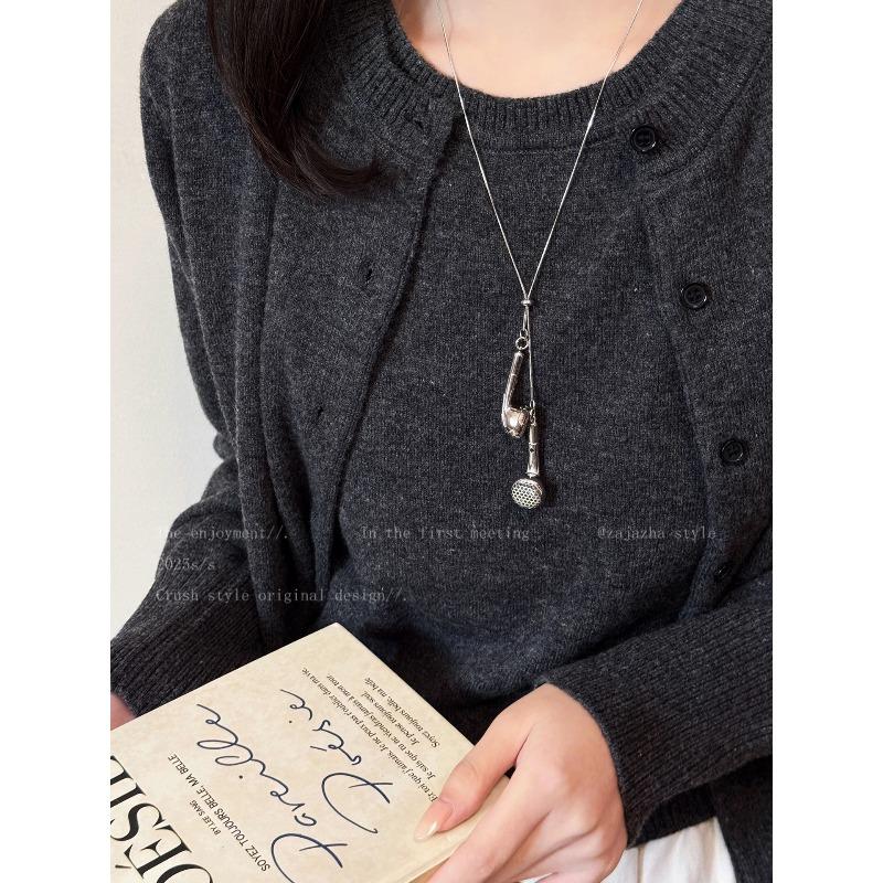 

Silver long earphone pendant necklace fashionable and versatile 2026 new sweater chain autumn and winter niche high-end accessories