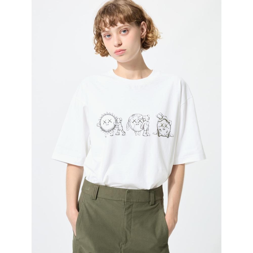 Uniqlo Japan Kaws Universe Relaxed FiT T shirT uT