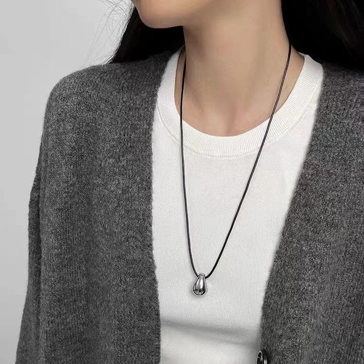 Korean Women's Ultra-Thin Lux Autumn Sweater Necklace with Cold Style Water Drop Pendant